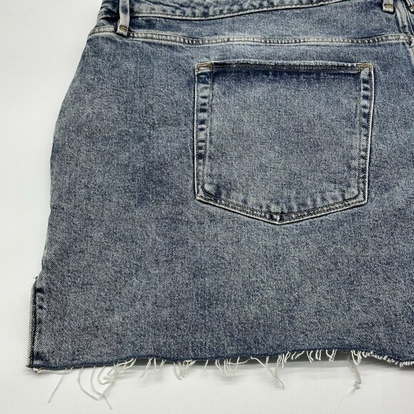 Good American Good Curves Women's Plus Size 26 Distressed Denim Jean Shorts NWT - Picture 12 of 14